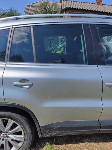 Бічна частина задні праві 5N0809844 VAG