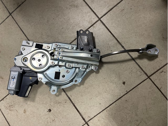 Мотор-привід відкр/закр. замку багажника (3/5-х дв.) 6891048030 TOYOTA
