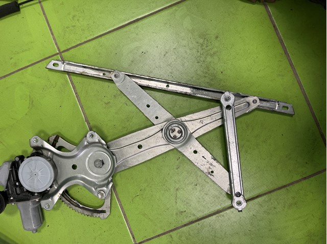 Механізм стеклопідйомника водійських дверей 6980248060 TOYOTA
