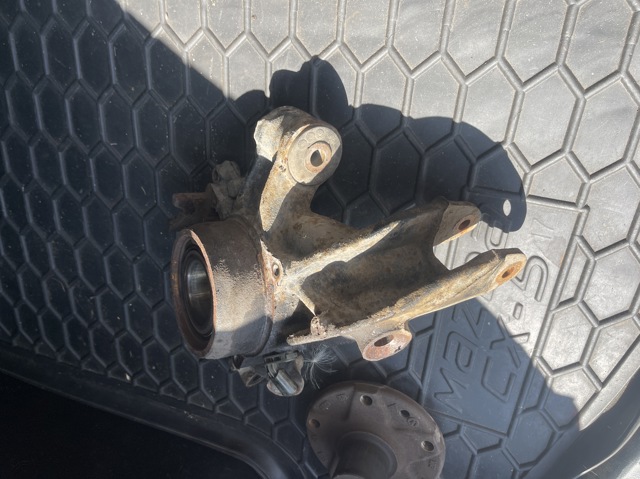 Цапфа поворотна права 7L0505436B VAG