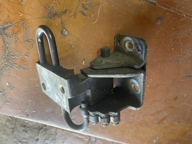 Завіса дверей передніх правих 7L0831412A VAG