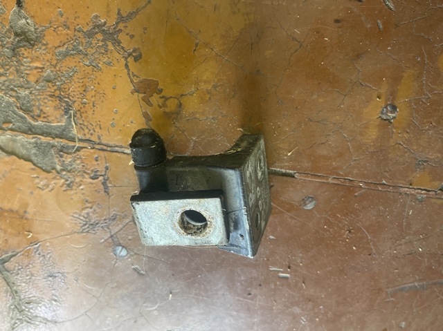 Дверний шарнір задній правий 7L0833402B VAG