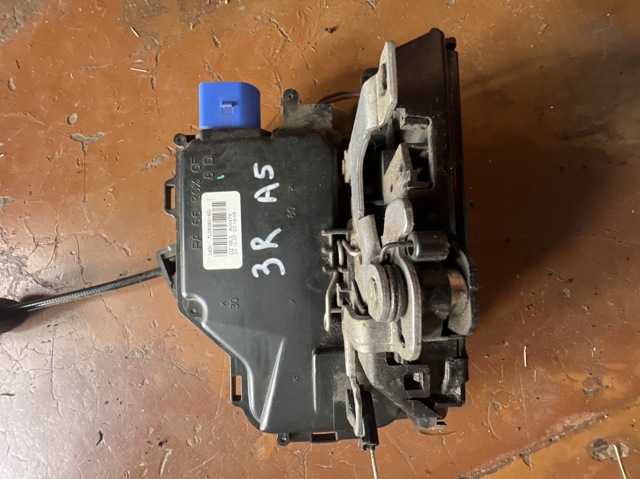 Замок задніх дверей, правих 7L0839016D VAG