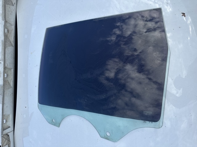 Скло задньої двері лівої 7L0845205D VAG