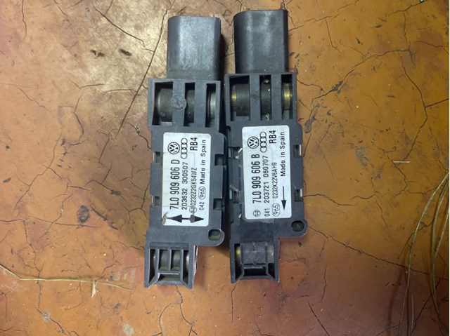 Датчик подушки безпеки 7L0909606B VAG