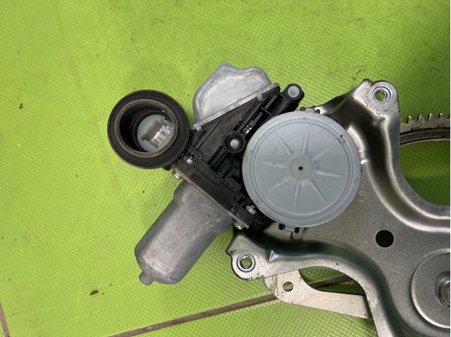Моторчик склопідйомника двері задніх, лівих 8572048090 TOYOTA