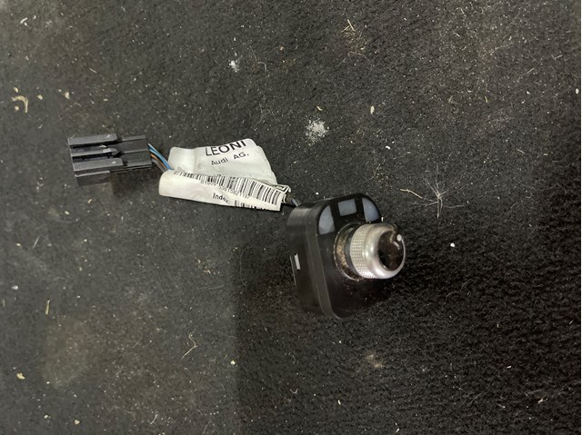 Блок керування дзеркалами заднього виду 8J0959565B VAG