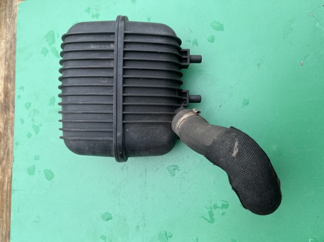 Резонатор 8K0129955A VAG