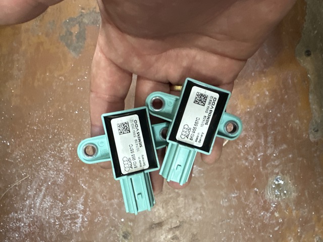 Датчик Айрбег передній 8K0955557C VAG