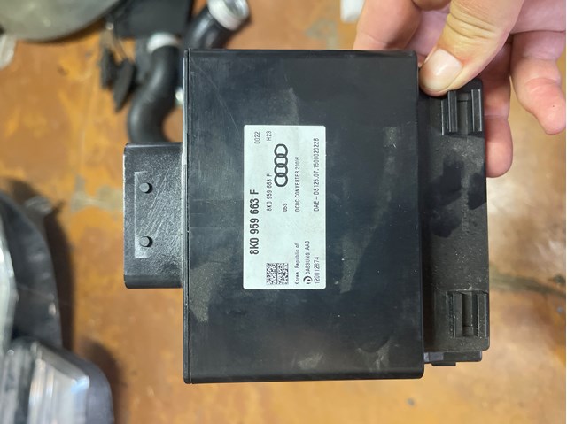 Стабілізатор напруги 8K0959663F VAG