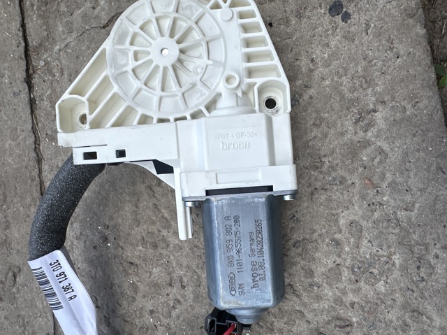 Двигун склопідіймача двері передньої, правої 8K0959802A VAG