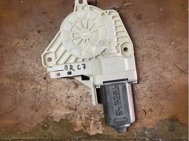 Мотор склопідйомника дверей передніх, правих 8K0959802B VAG