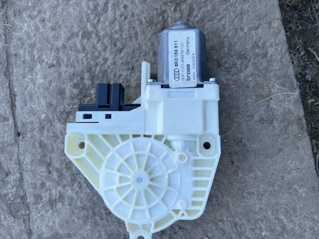 Мотор склопідйомника дверей передніх, лівих 8K0959811 VAG