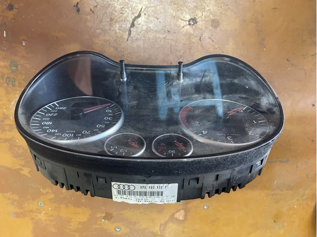 Щиток приладів 8P0920930FX VAG