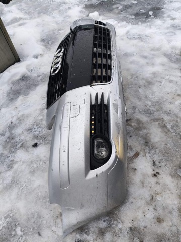 Кожух бампера переднього 8P3807105GRU VAG