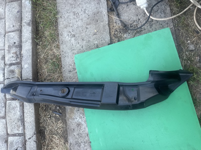 Ущільнювач крила 8R0821111C VAG