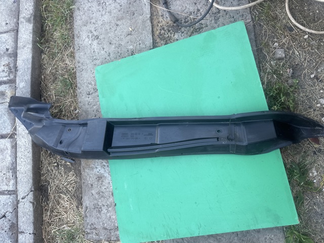 Ущільнювач арки крила 8R0821112C VAG