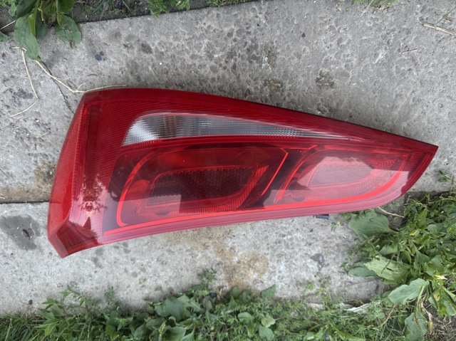 Задній правий стоп 8R0945094 VAG