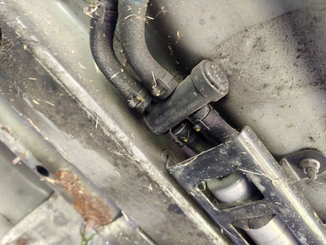 Зворотній клапан повернення палива 8T0127247C VAG