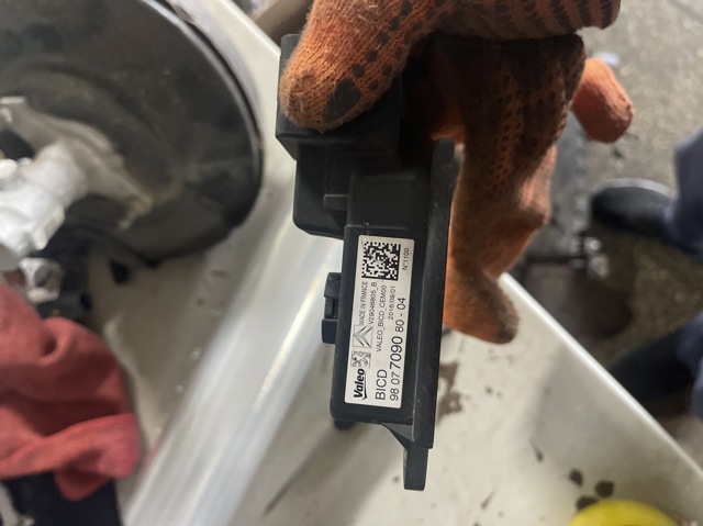 Поріг зовнішній лівий 9807709080 PEUGEOT