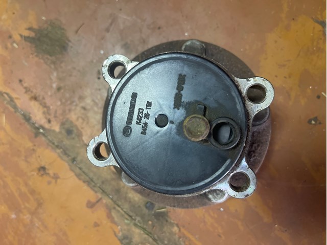 Маточина заднього колеса B45A2615X MAZDA