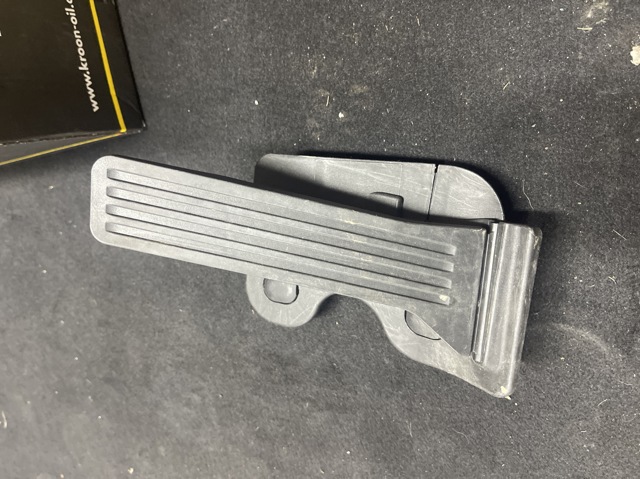Педаль акселератора GHK341600D MAZDA