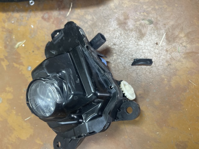 Туманка права GHP951680A MAZDA