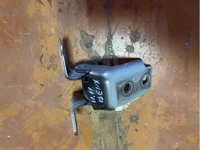 Петля передніх дверей права KD5358210 MAZDA