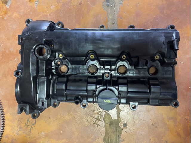 Кришка клапанна PE0210210A MAZDA