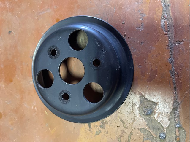 Шків водяної помпи PE0215131 MAZDA