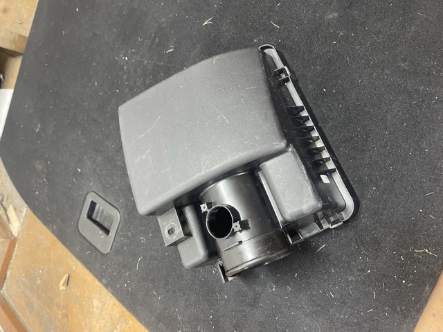 Корпус повітряного фільтра, верхня частина SH01133AXB MAZDA
