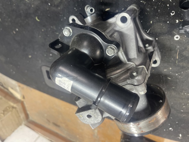 Кришка термостата SH0115172 MAZDA
