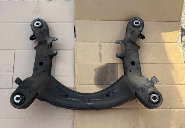 Балка кріплення коробки передач 4F0399313AE VAG