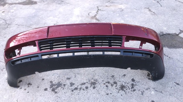 Бампер передній 8D0807111 VAG