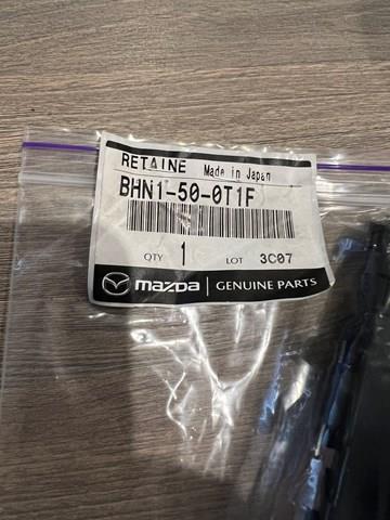 Кронштейн бампера переднього, правий BHN1500T1F MAZDA