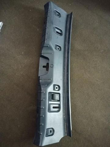 Накладка перегородки 51477227535 BMW