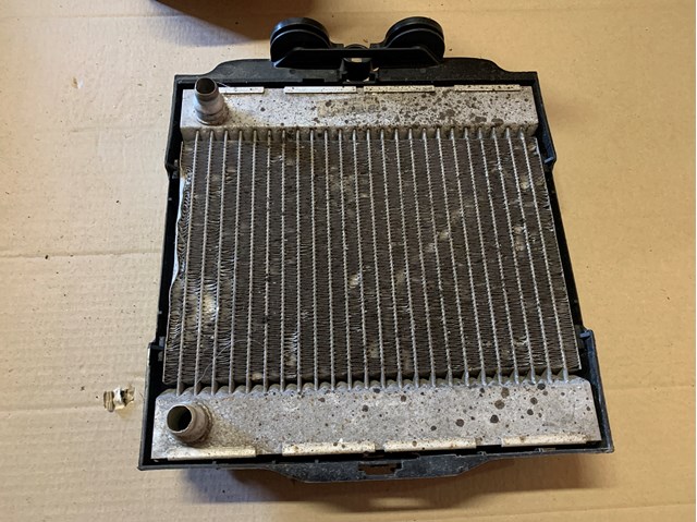 Радіатор охолодження двигуна, правий 17117802662 BMW