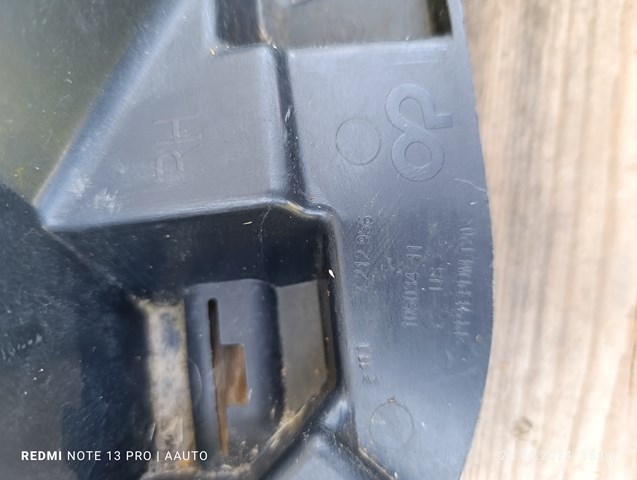 Праве кріплення переднього бампера 51117212956 BMW
