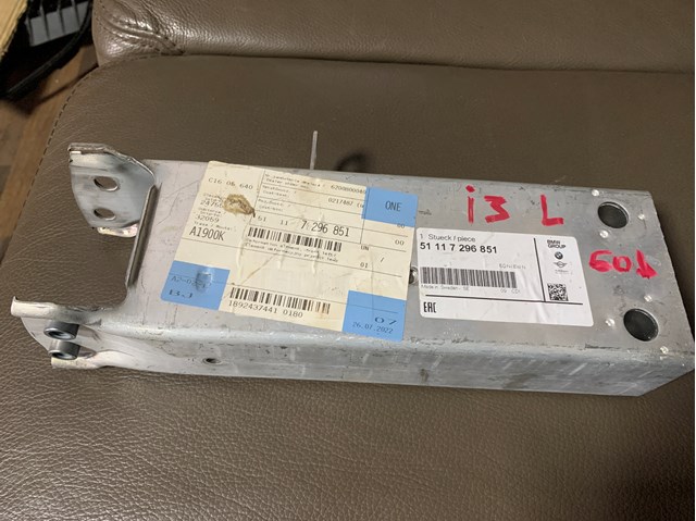 Кронштейн підсилювача переднього бампера 51117296851 BMW