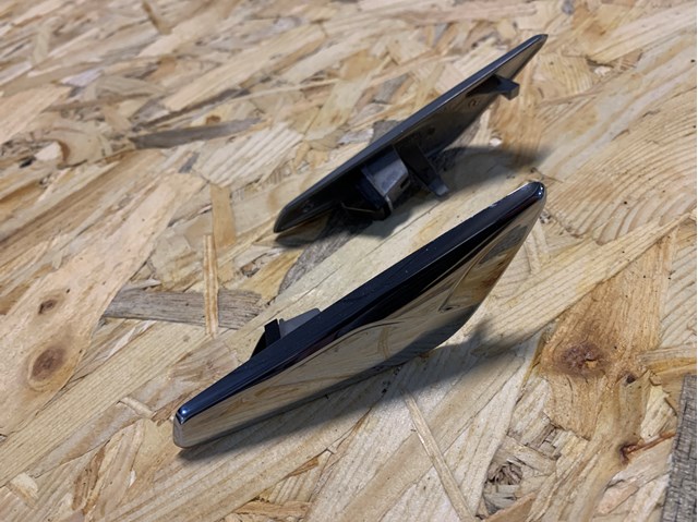 Накладка переднього правого крила 51117338570 BMW