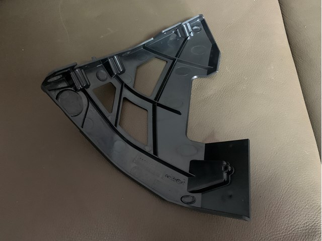 Направляюча переднього бампера, права 51117933612 BMW
