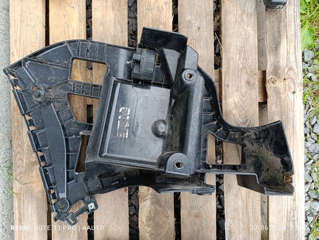 Кронштейн бампера заднього, зовнішній правий 51127319830 BMW