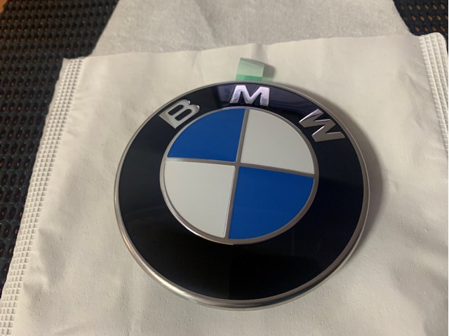Емблема на кришку багажника, фірм.значок 51147499154 BMW