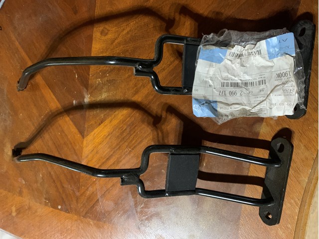 Кронштейн замку капоту 51642990177 BMW