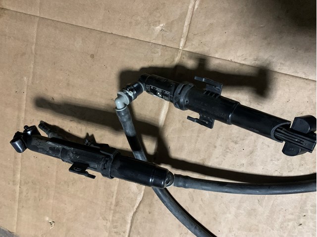 Сопло омивача фари передньої, лівої 61677357001 BMW