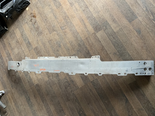 Балка бампера переднього A2056202034 MERCEDES