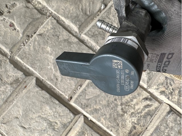 Регулятор тиску палива 0281006074 BOSCH