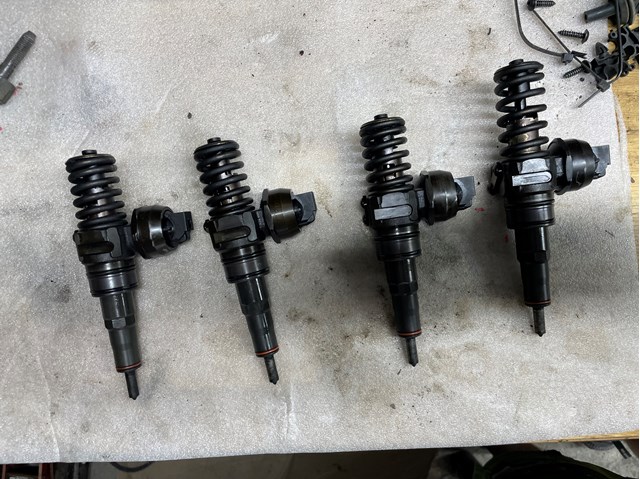 Форсунки електромагнітні 038130073BQ VAG