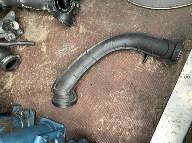Патрубок повітряний, вихід повітряного фільтра 03C145673M VAG