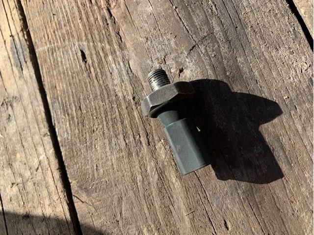 Датчик тиску масла двигуна 03C919081 VAG